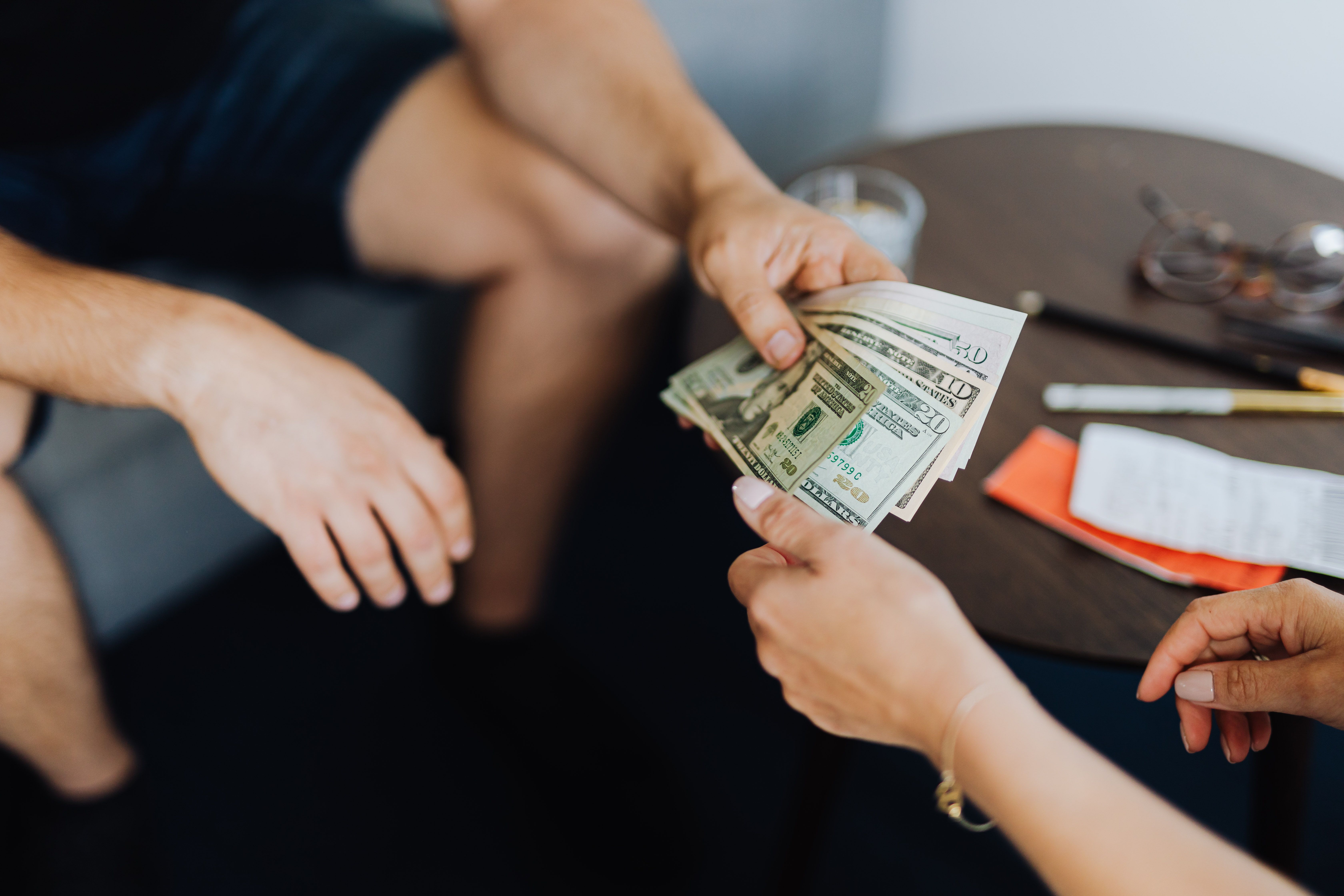 How 1-Hour Payday Loans Work for Fast Cash Online